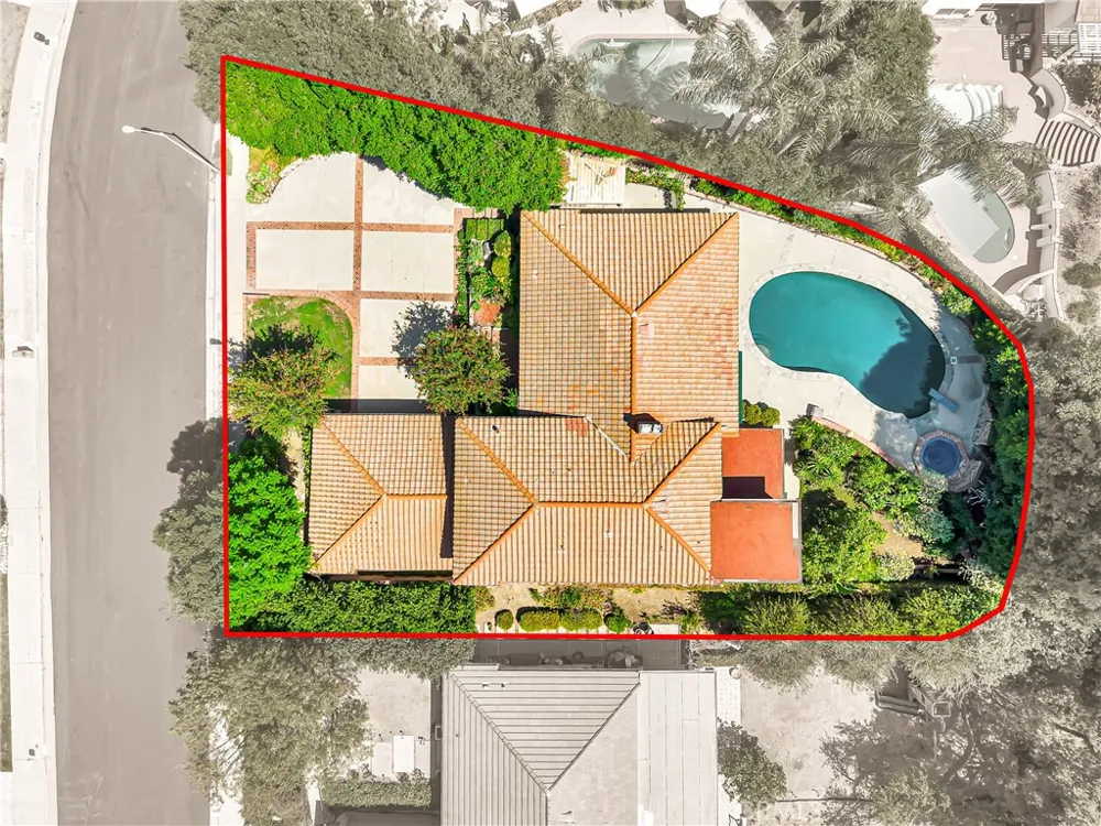 22548 Waterbury Woodland Hills, CA 91364