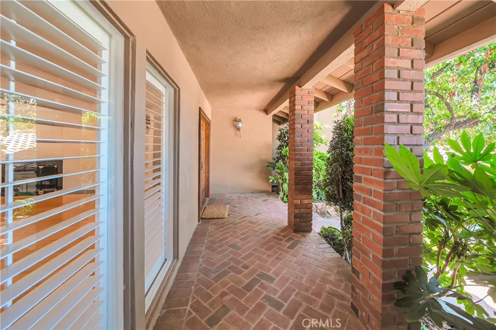 22548 Waterbury Woodland Hills, CA 91364