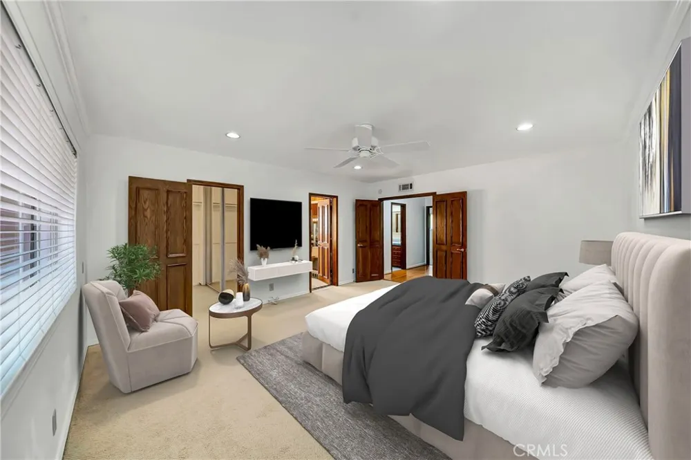 22548 Waterbury Woodland Hills, CA 91364