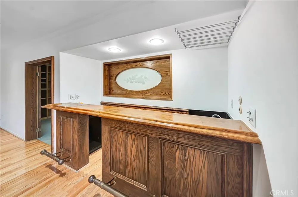 22548 Waterbury Woodland Hills, CA 91364