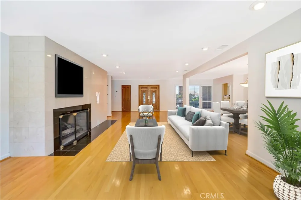 22548 Waterbury Woodland Hills, CA 91364
