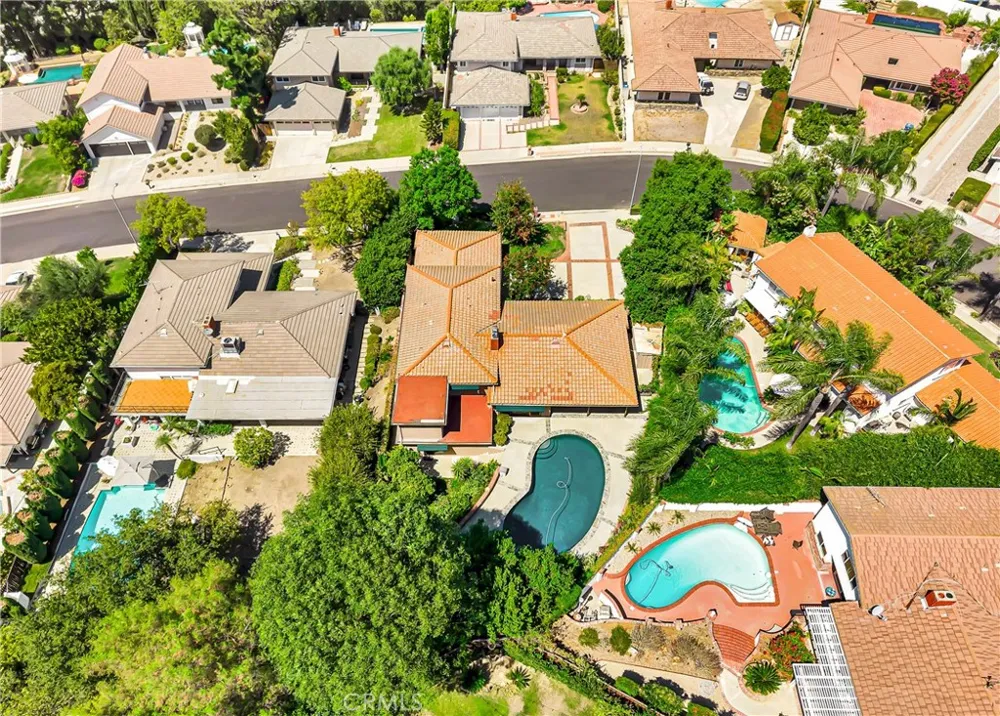 22548 Waterbury Woodland Hills, CA 91364