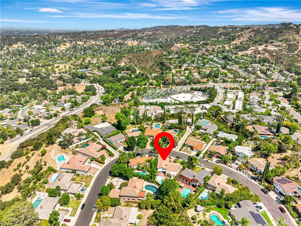 22548 Waterbury Woodland Hills, CA 91364