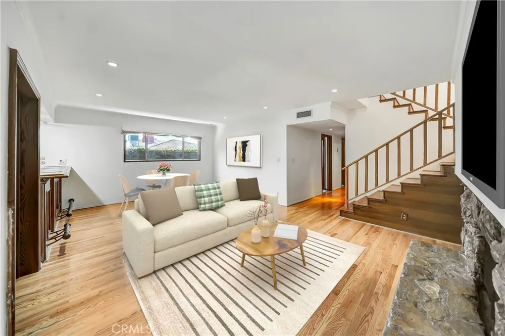 22548 Waterbury Woodland Hills, CA 91364