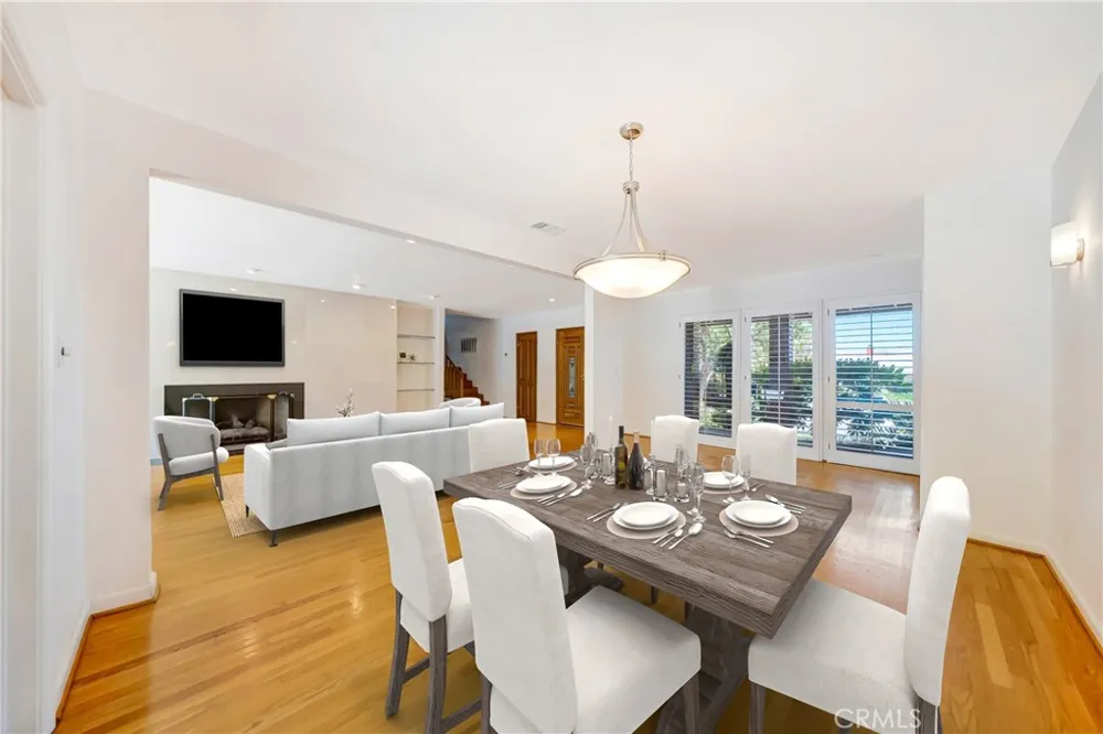 22548 Waterbury Woodland Hills, CA 91364
