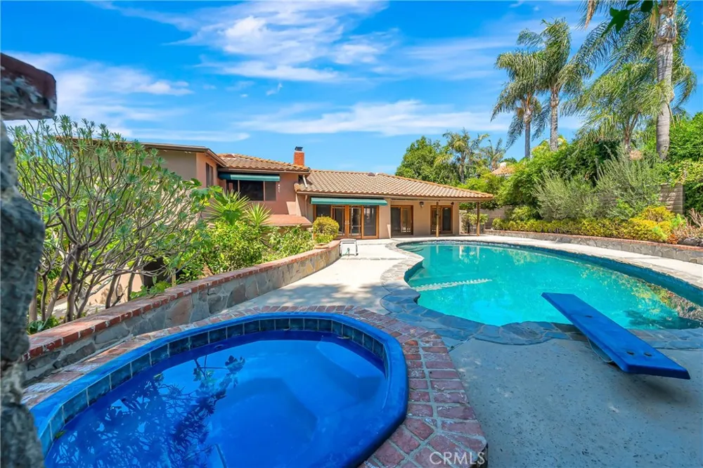 22548 Waterbury Woodland Hills, CA 91364