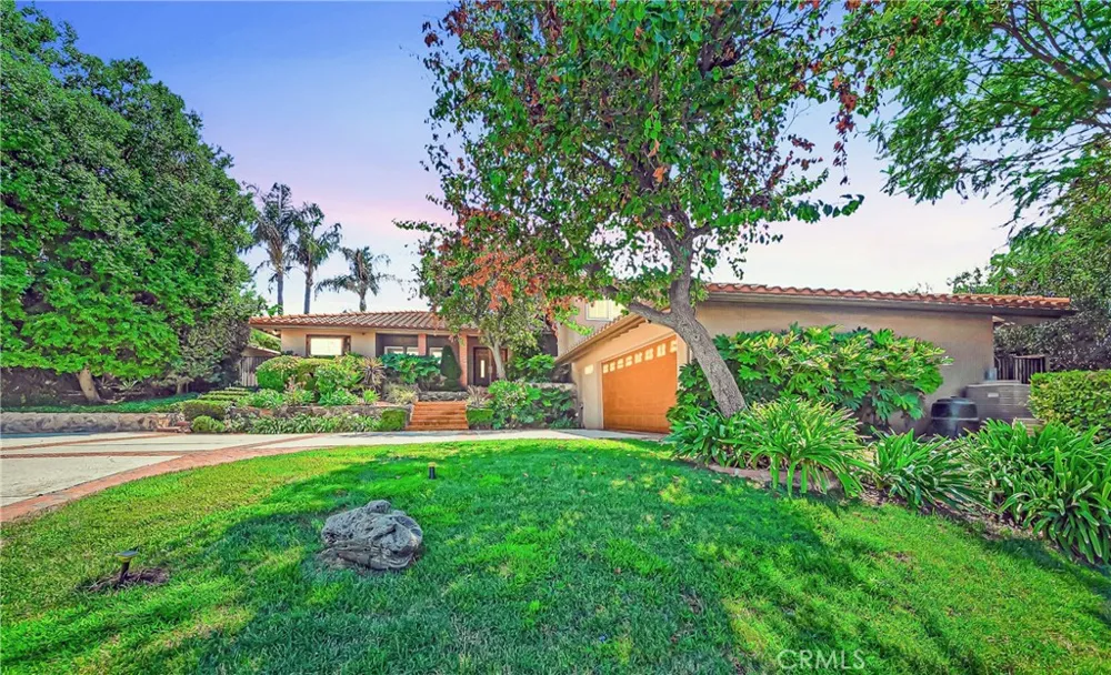 22548 Waterbury Woodland Hills, CA 91364