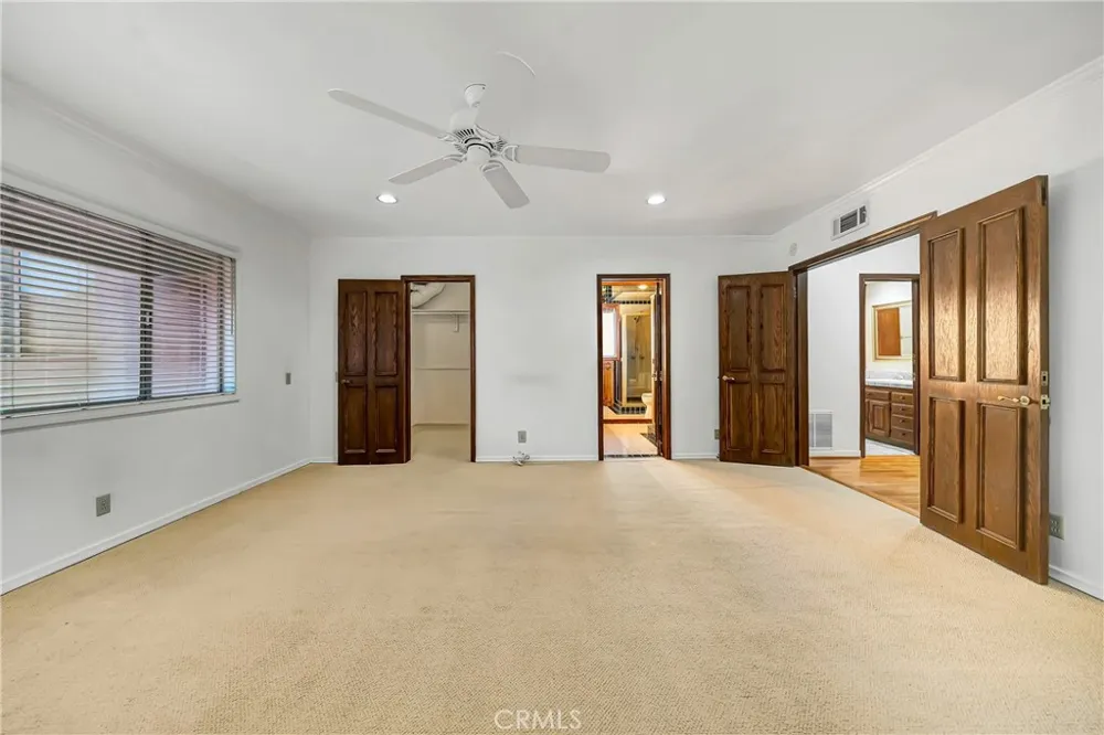 22548 Waterbury Woodland Hills, CA 91364