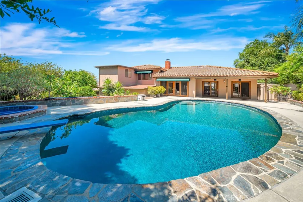 22548 Waterbury Woodland Hills, CA 91364