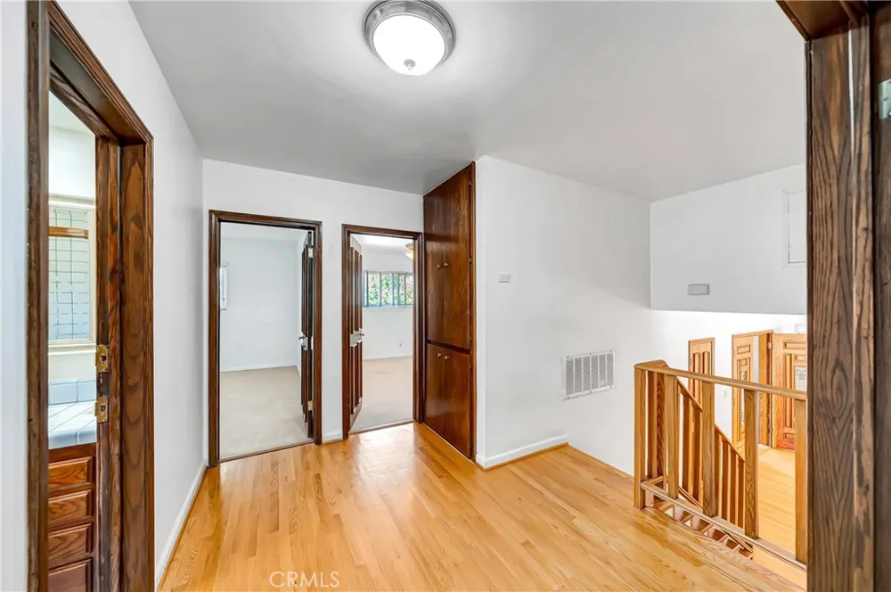 22548 Waterbury Woodland Hills, CA 91364