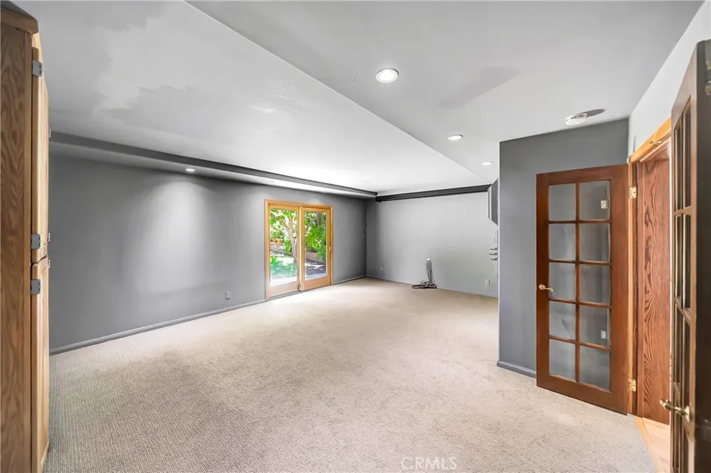 22548 Waterbury Woodland Hills, CA 91364