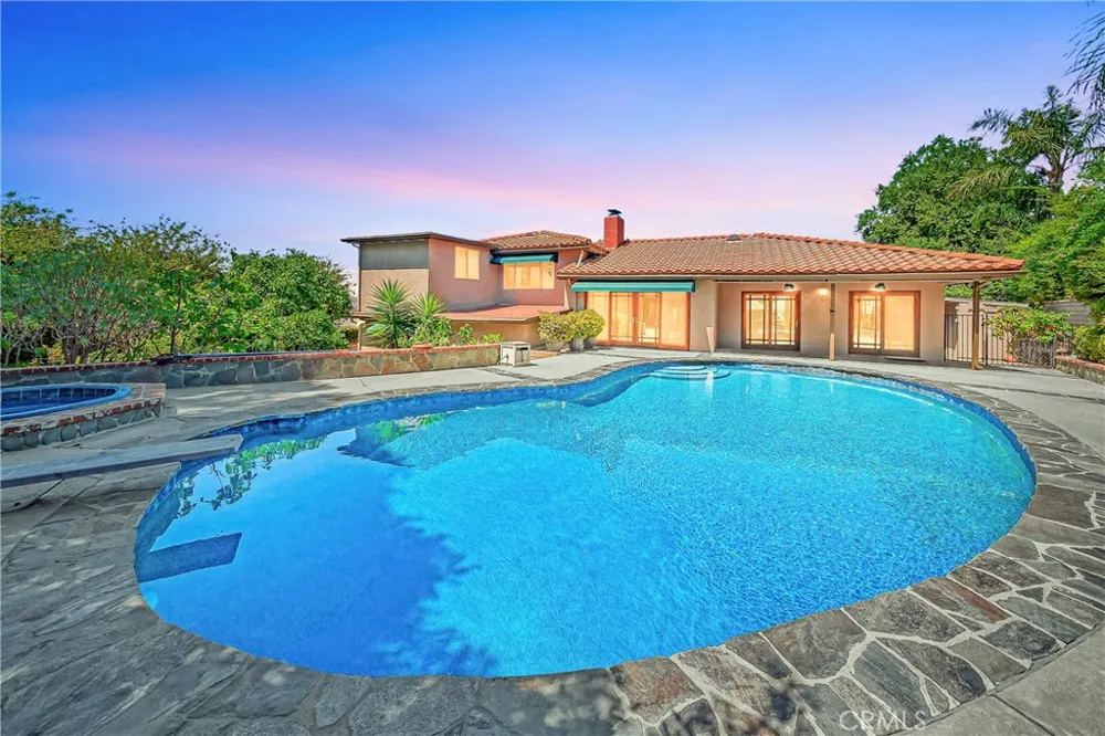 22548 Waterbury Woodland Hills, CA 91364