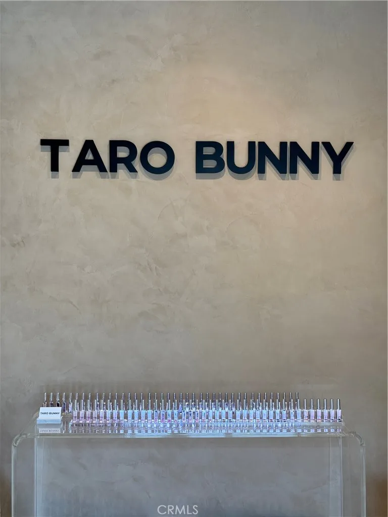 8280 Melrose Ave Los Angeles, CA 90046