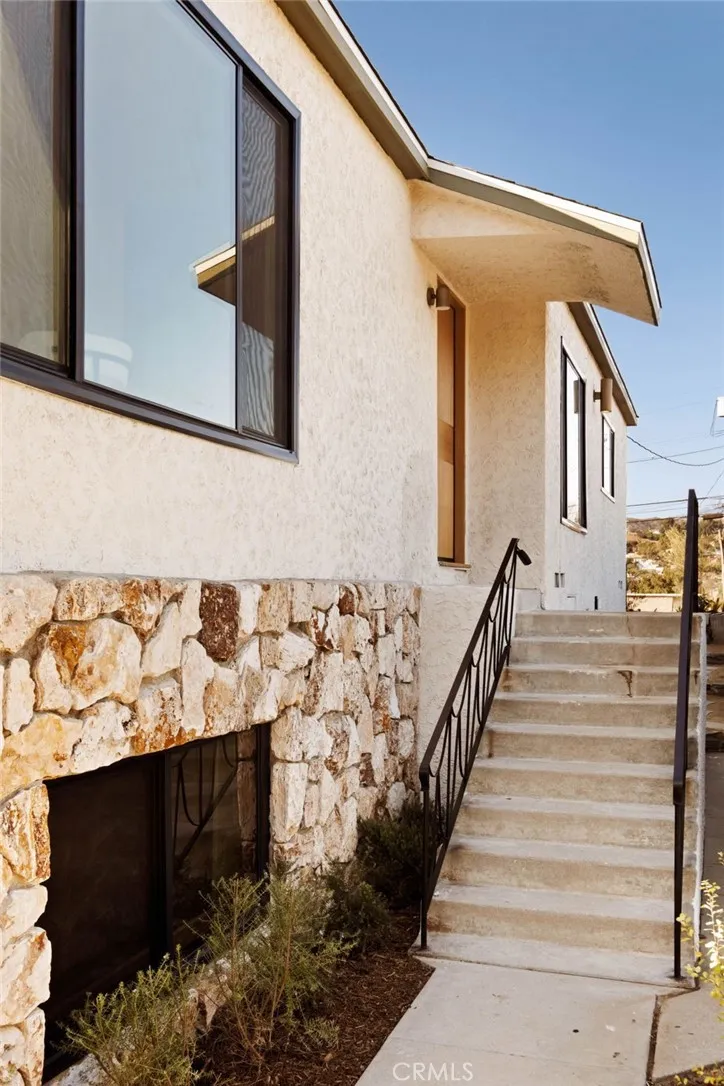 5217 Hub Street Los Angeles, CA 90042