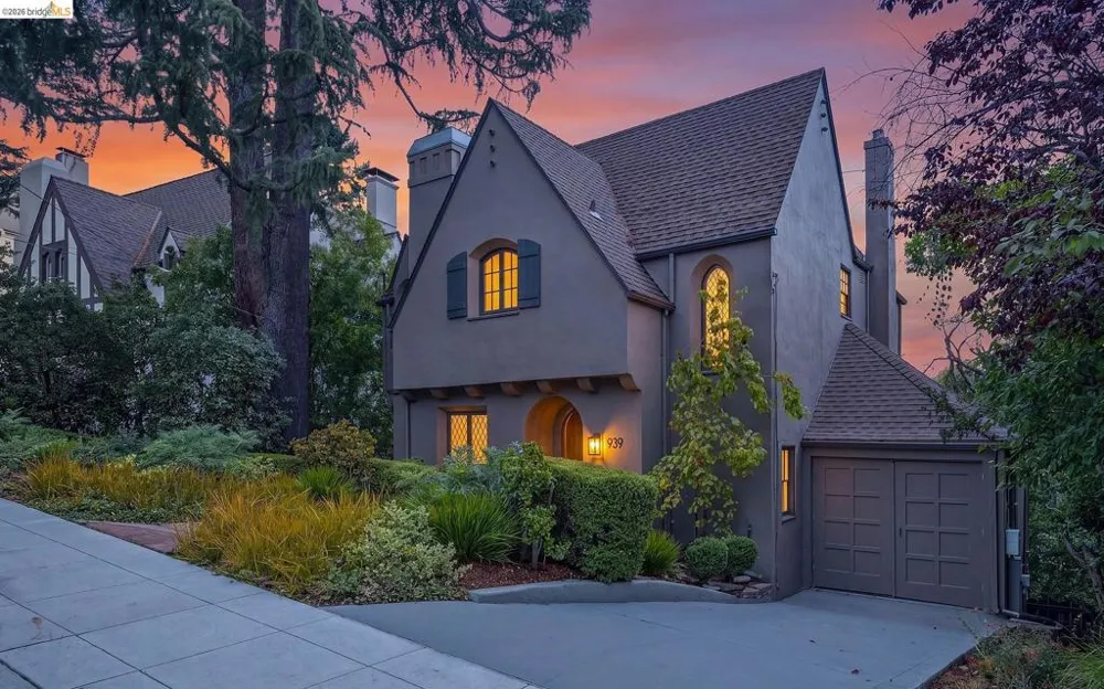 939 Hillcroft Circle Oakland, CA 94610