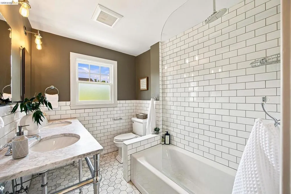 939 Hillcroft Circle Oakland, CA 94610