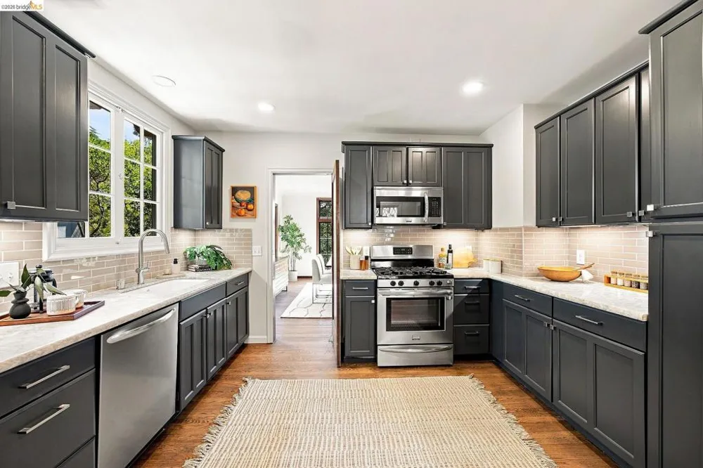 939 Hillcroft Circle Oakland, CA 94610