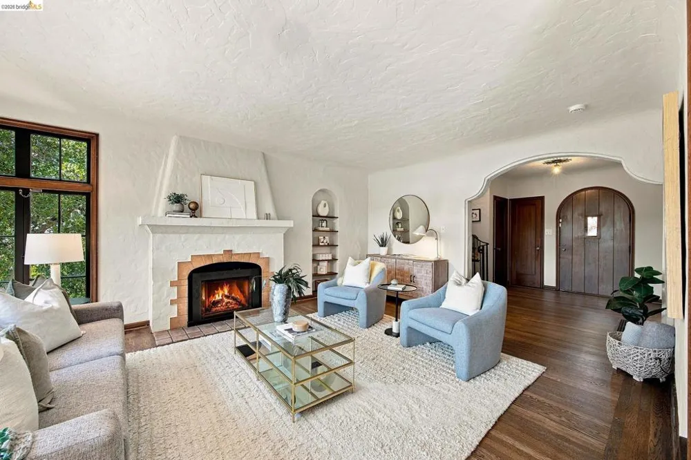 939 Hillcroft Circle Oakland, CA 94610