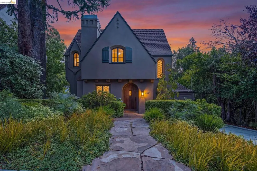 939 Hillcroft Circle Oakland, CA 94610