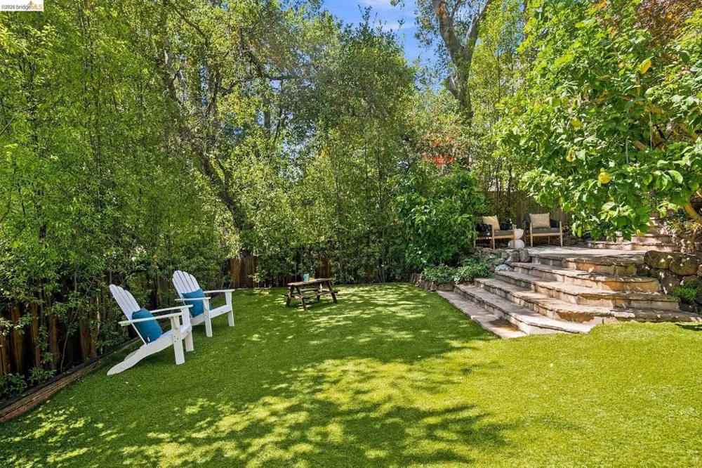 939 Hillcroft Circle Oakland, CA 94610