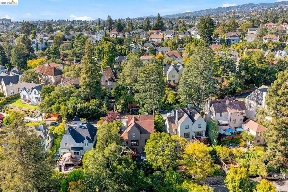 939 Hillcroft Circle Oakland, CA 94610