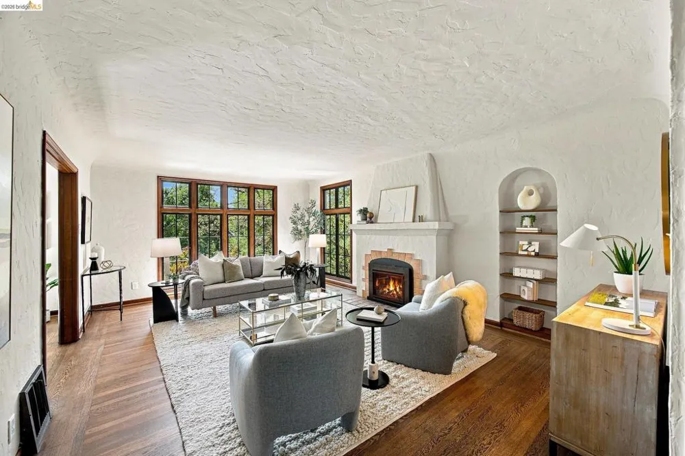 939 Hillcroft Circle Oakland, CA 94610