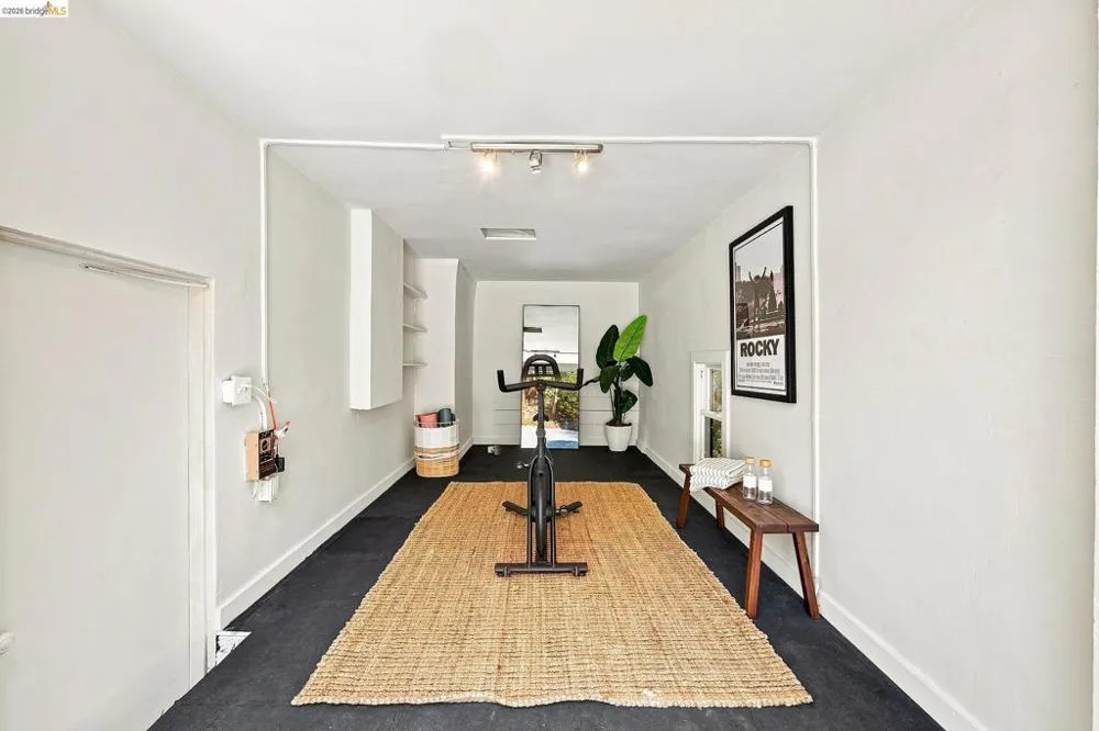 939 Hillcroft Circle Oakland, CA 94610