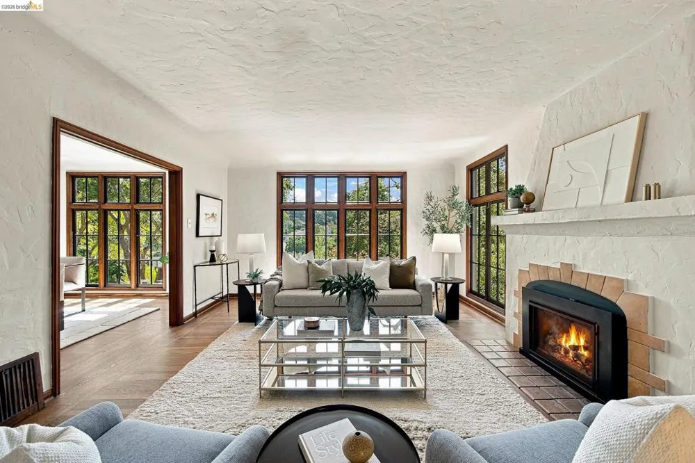 939 Hillcroft Circle Oakland, CA 94610