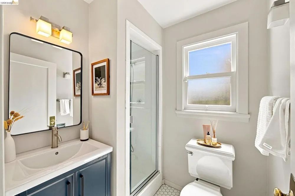 939 Hillcroft Circle Oakland, CA 94610