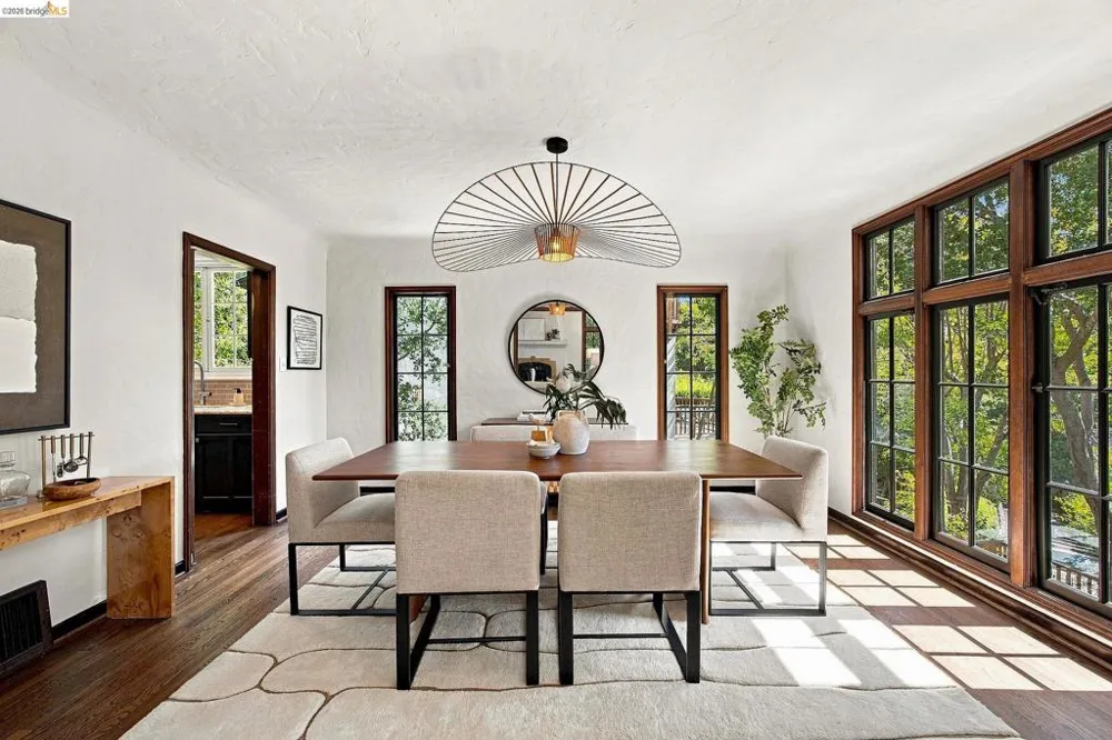 939 Hillcroft Circle Oakland, CA 94610