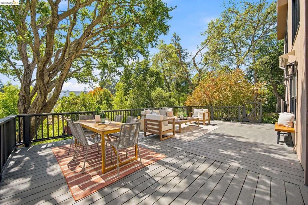 939 Hillcroft Circle Oakland, CA 94610