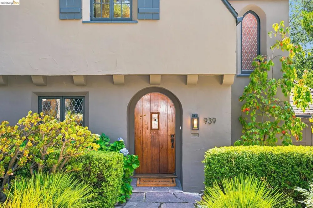 939 Hillcroft Circle Oakland, CA 94610