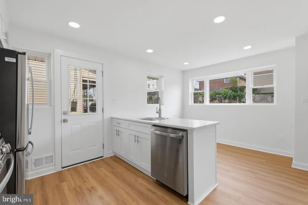 1545 11TH STREET S Arlington, VA 22204