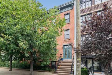 18 BRIGHT ST