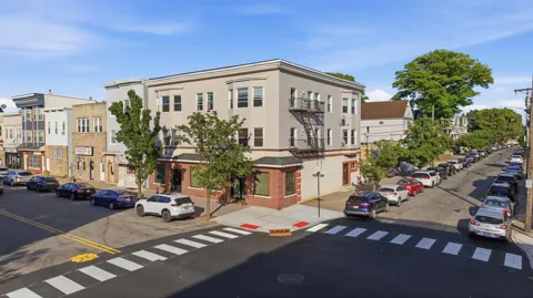 878-880 BROADWAY