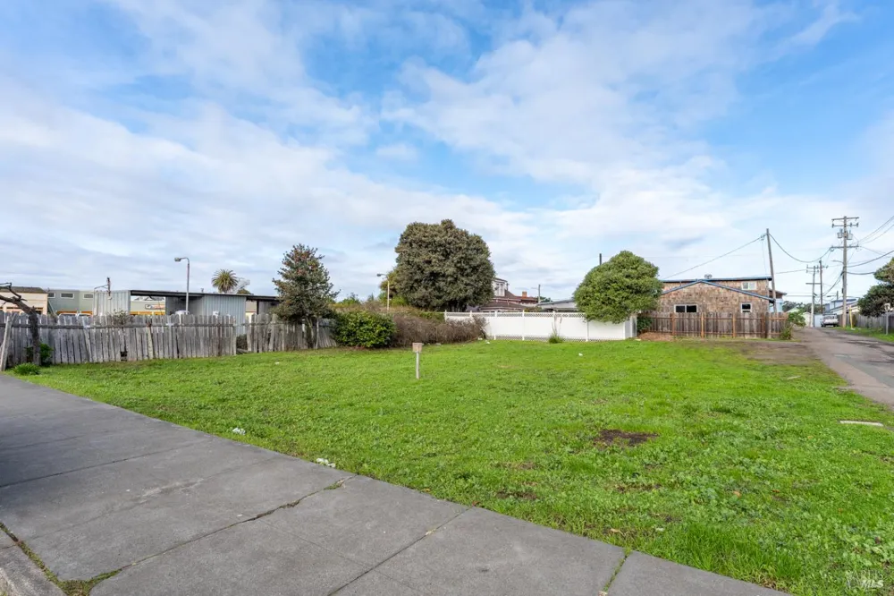 119 E Pine Street Fort Bragg, CA 95437