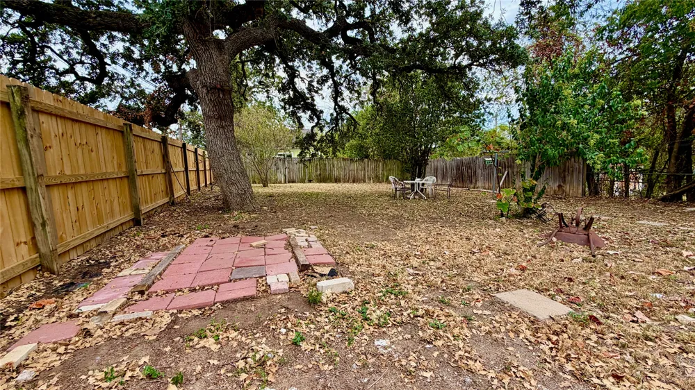 2109 E 12th Street Austin, TX 78702