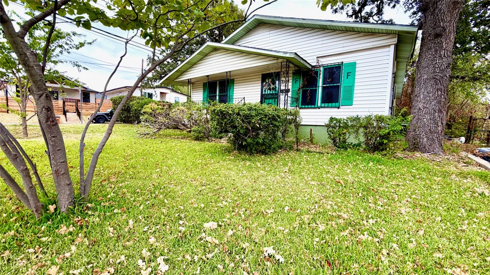 2109 E 12th Street Austin, TX 78702