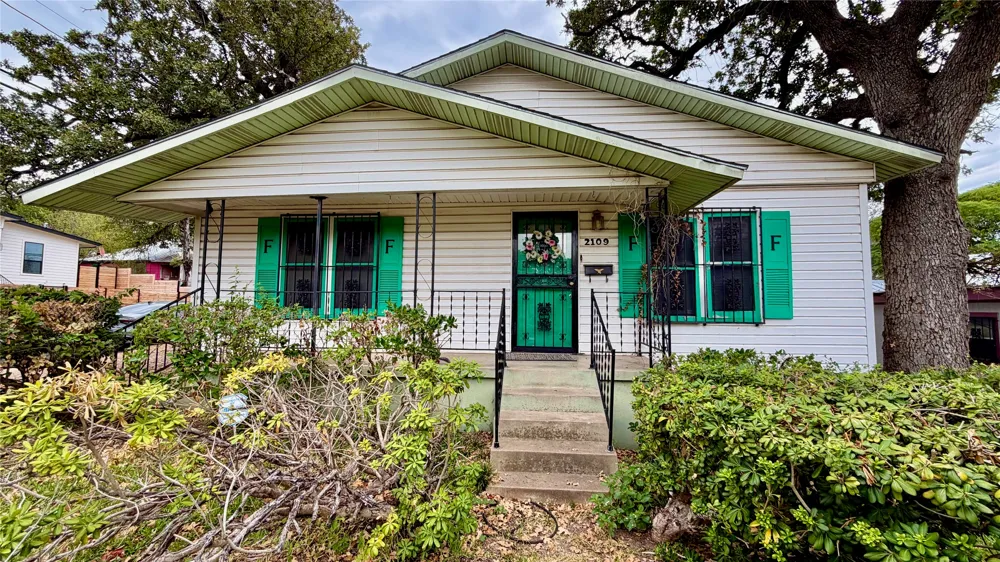 2109 E 12th Street Austin, TX 78702