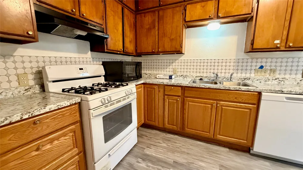 2109 E 12th Street Austin, TX 78702