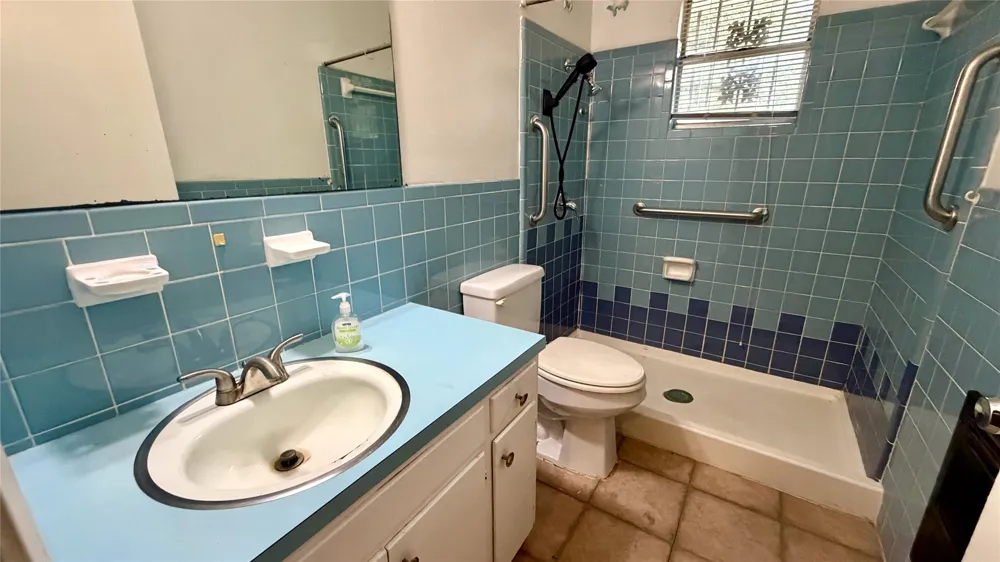 2109 E 12th Street Austin, TX 78702