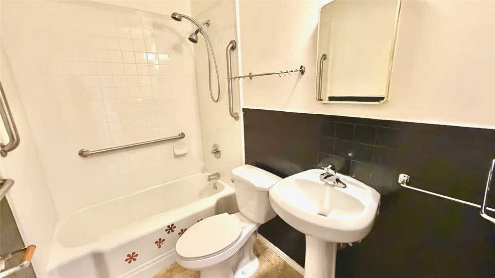 2109 E 12th Street Austin, TX 78702