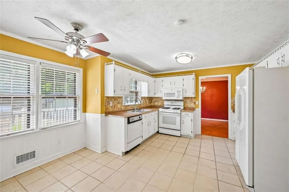 6092 Lakeshore Drive Mableton, GA 30126