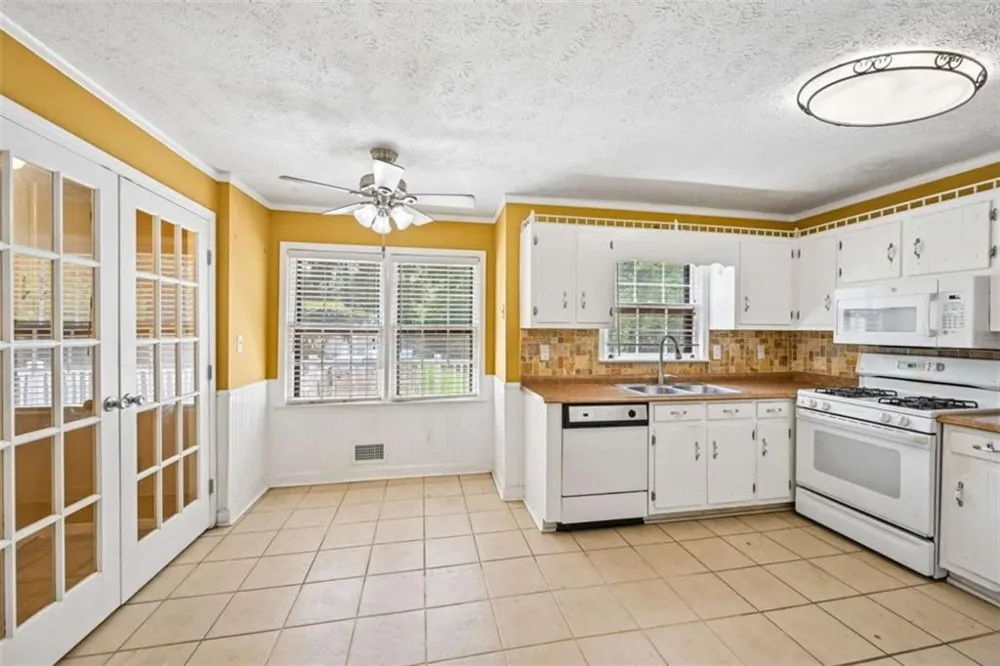 6092 Lakeshore Drive Mableton, GA 30126