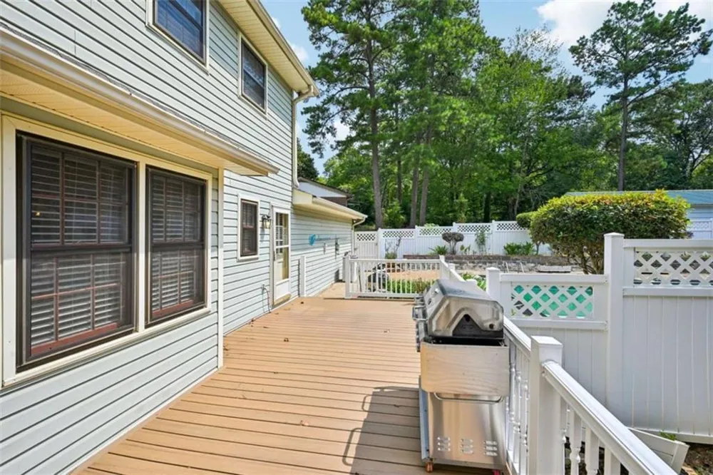 6092 Lakeshore Drive Mableton, GA 30126
