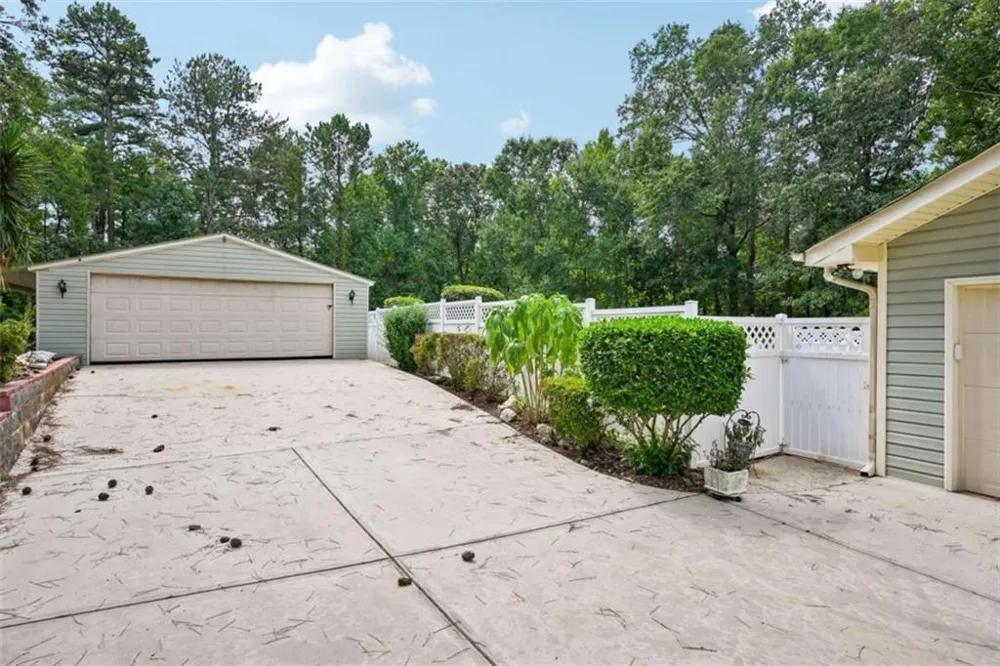 6092 Lakeshore Drive Mableton, GA 30126