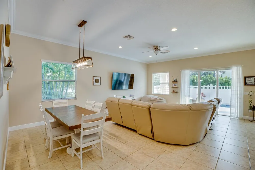 4247 DIAMOND SQUARE Vero Beach, FL 32967