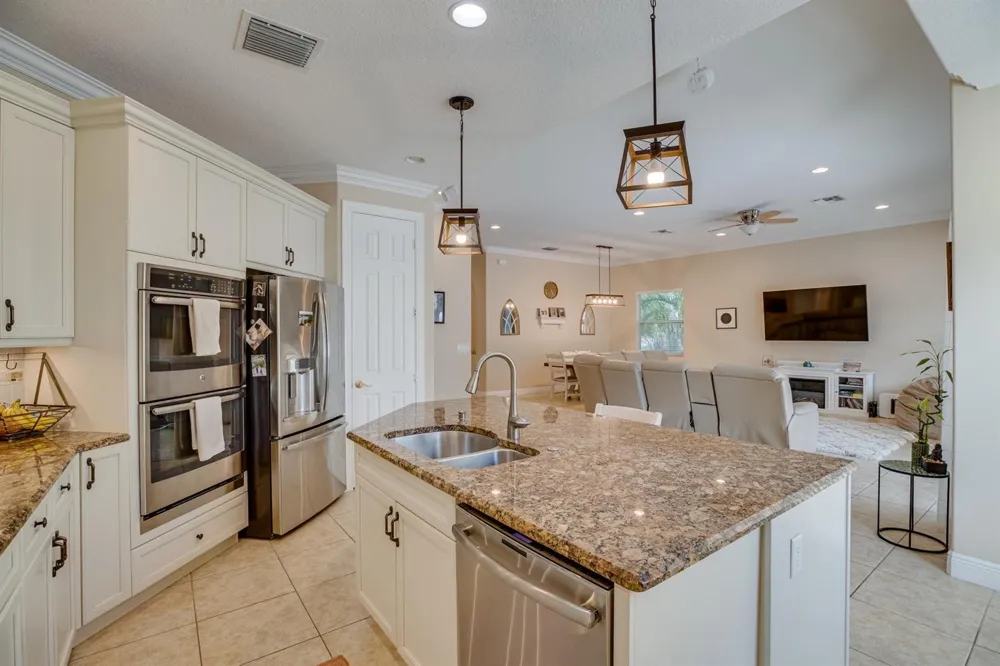 4247 DIAMOND SQUARE Vero Beach, FL 32967