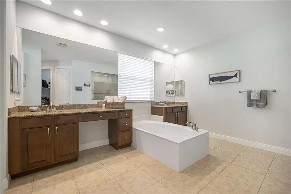 4247 DIAMOND SQUARE Vero Beach, FL 32967