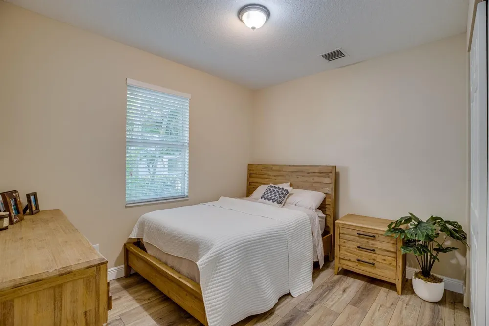 4247 DIAMOND SQUARE Vero Beach, FL 32967